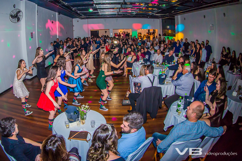 Festa super animada sob o comando da DJ Camile da VB Vídeo Produções, Coquetel das Debutantes SOAL 2019