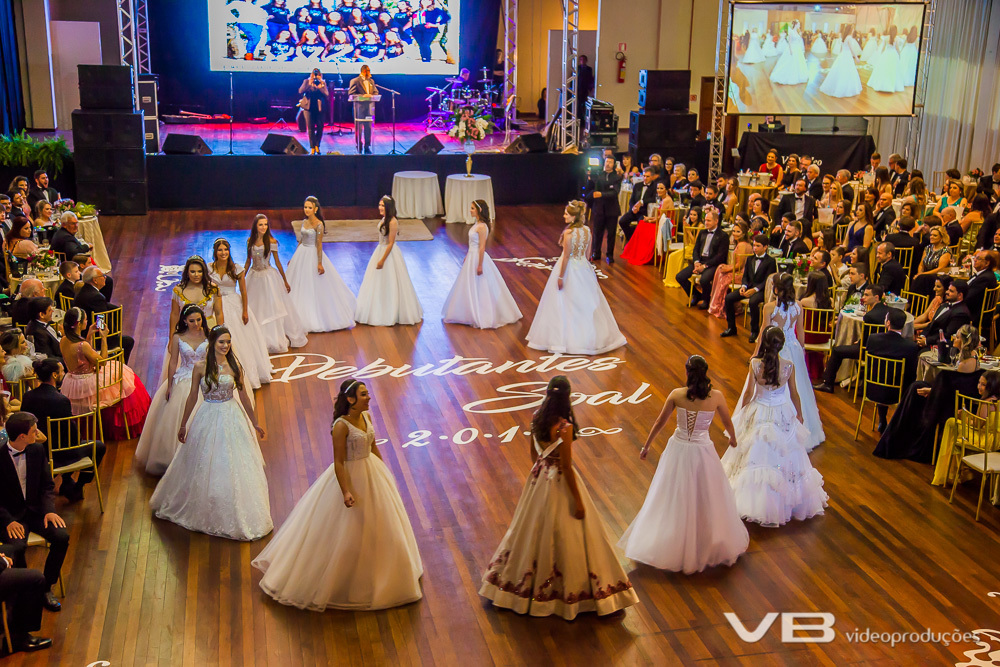 Apresentação das Debutantes da Sociedade Alfredochavense