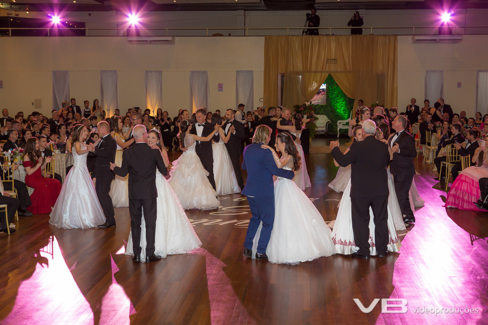 Debutantes SOAL 2019, na dança com os pais