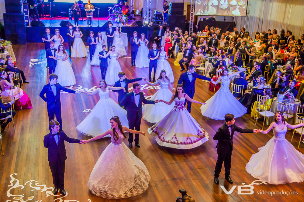 Debutantes SOAL 2019 na dança com os pares