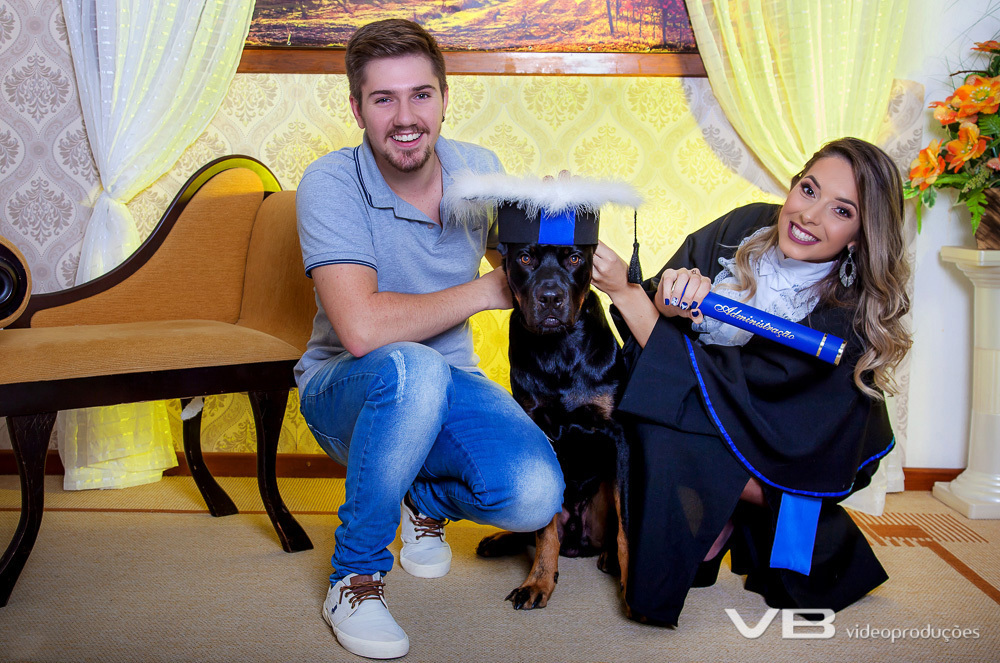 Foto de formatura com animais de estimação