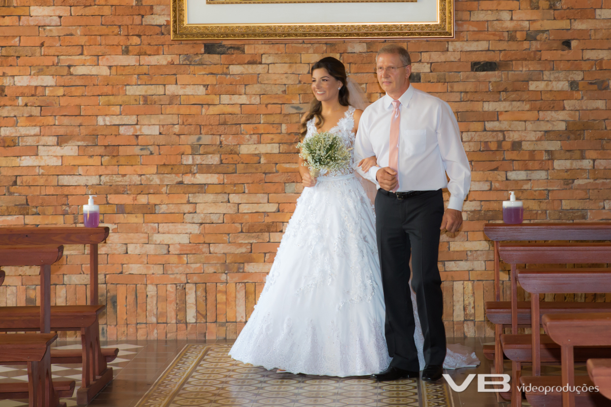 Entrada da noiva com o pai