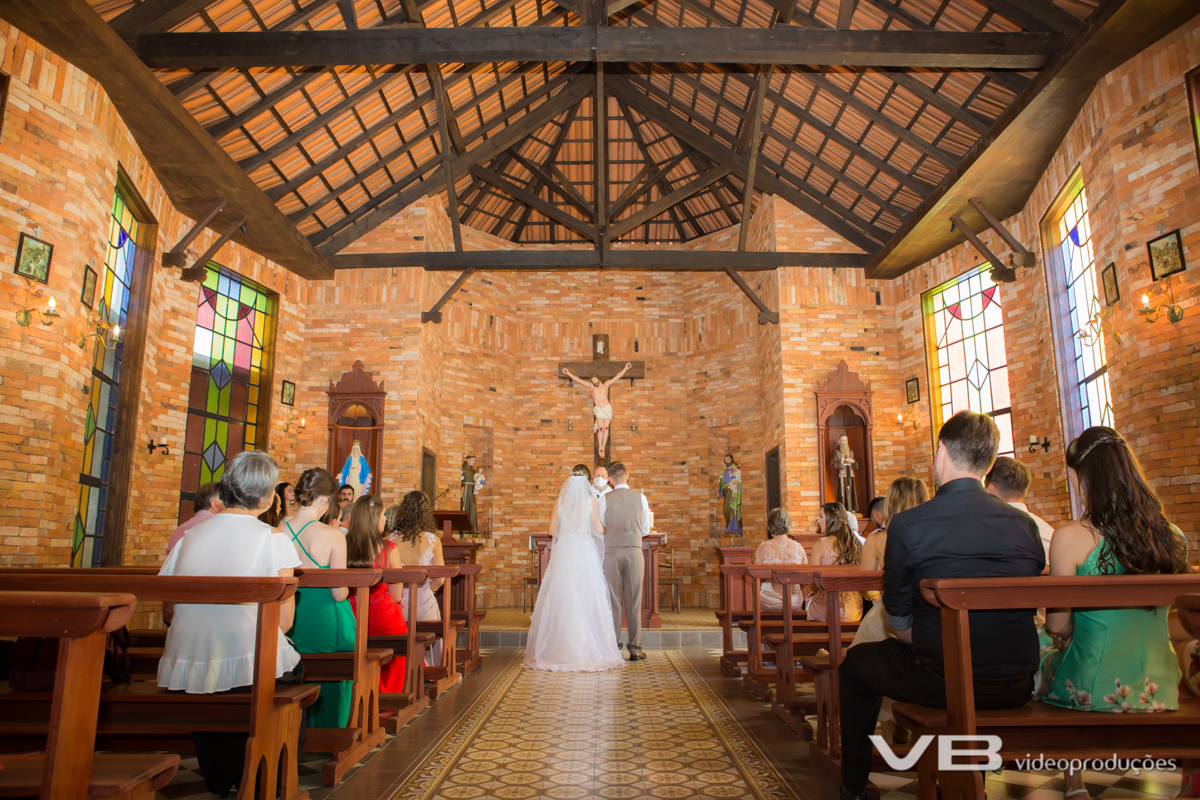VB no casamento de Giovani e Suelen na Capela da Pousada dos Capuchinhos em Vila Flores