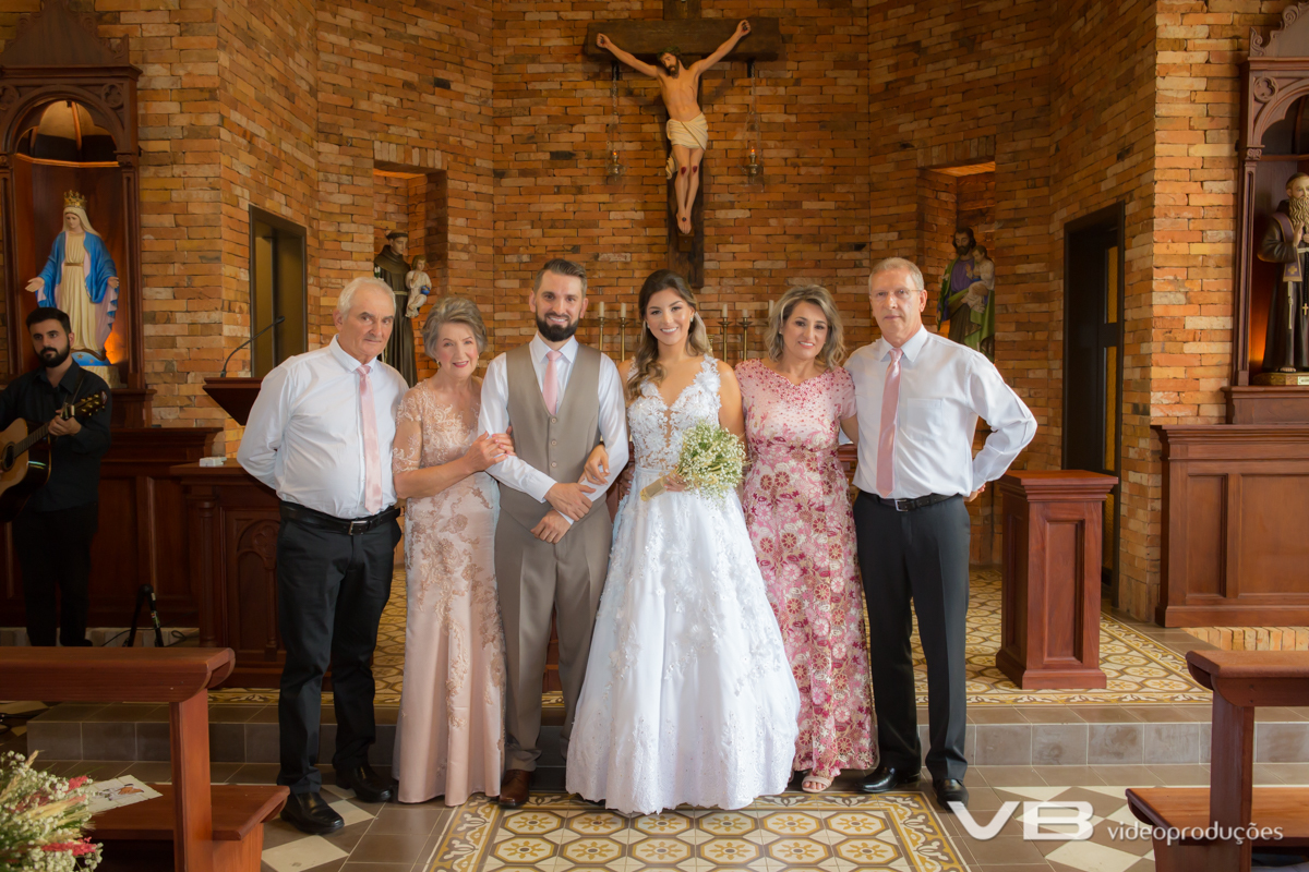 Foto dos noivos com pais