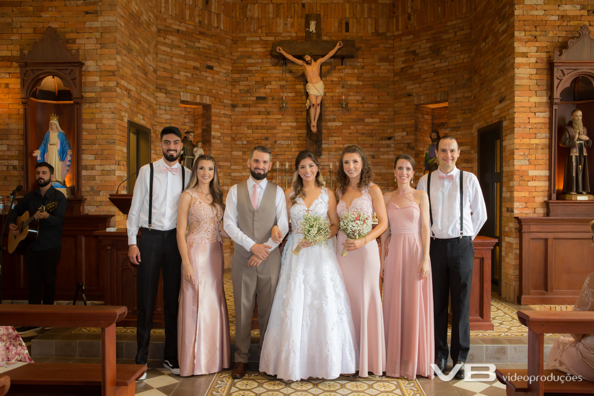 Fotos dos noivos com padrinhos