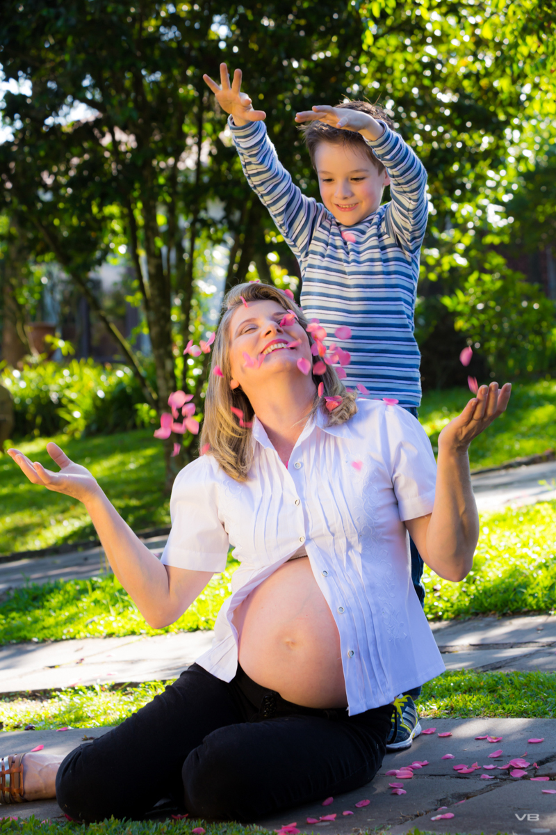 Book Gestante - Fotos Gestantes - Grávidas - jogando pétalas 