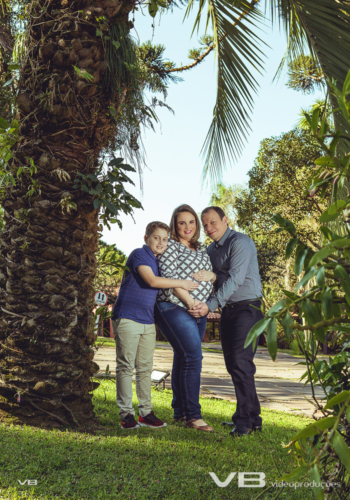 Sessão externa de gestante com familia