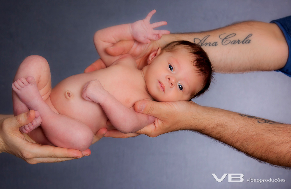 Foto de Bebê nos braços dos pais