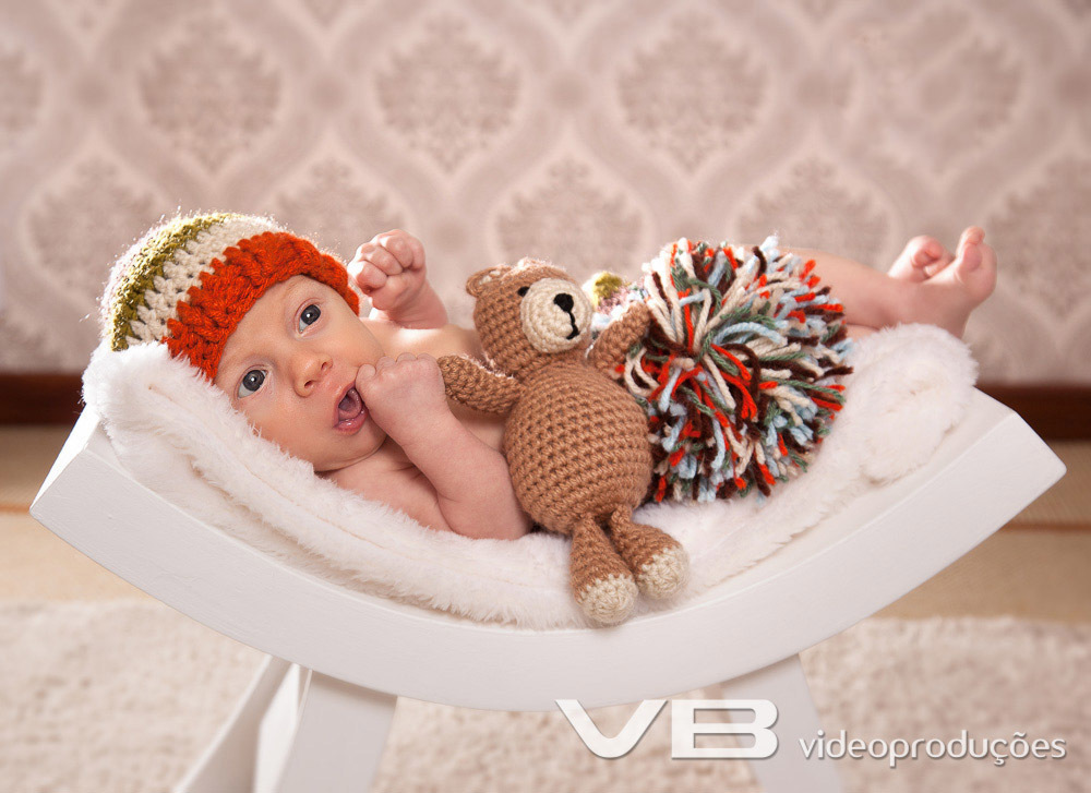 Foto de acompanhamento de bebê com amigirumi