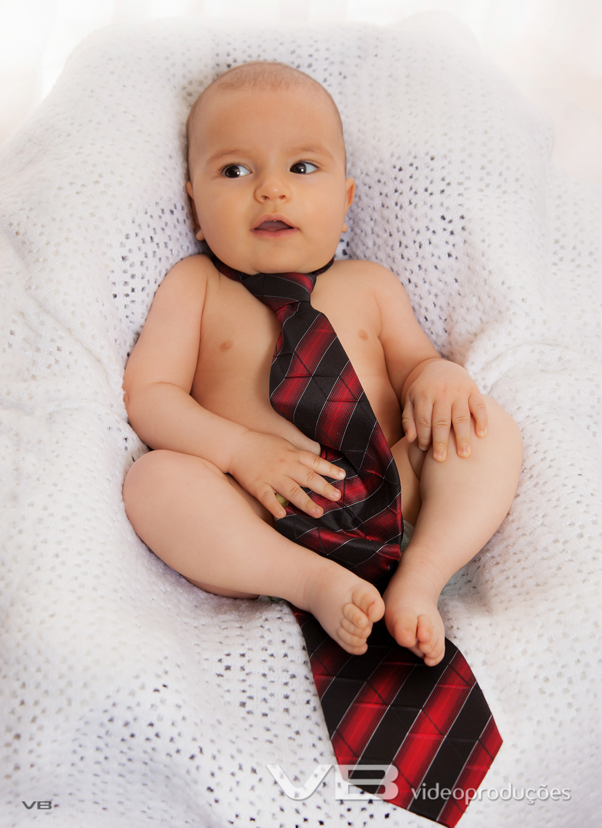 Bebê de gravata acompanhamento