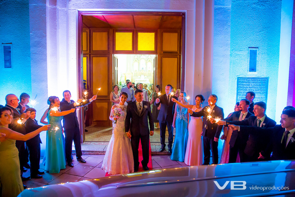 Saída dos noivos da igreja