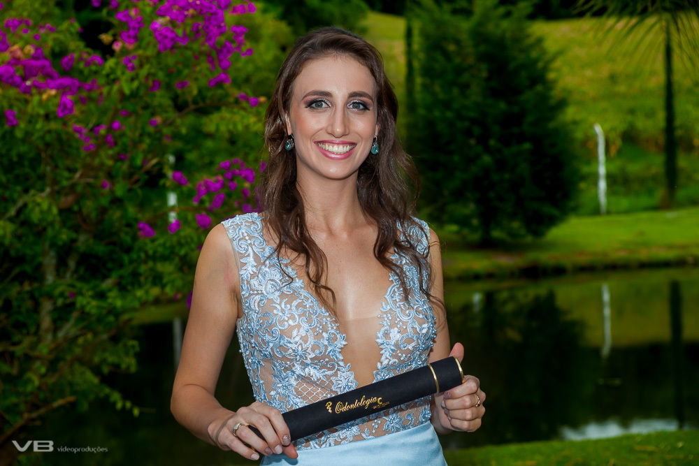 Lais Detoni, formanda em Odontologia