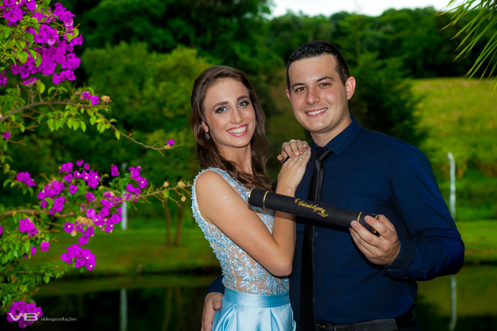 Formanda com namorado