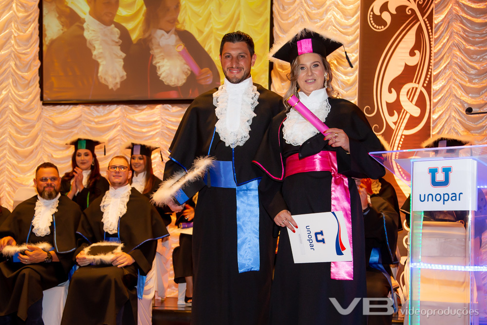 Cerimônia de Formatura da Unopar na Casa da Cultura de Veranópolis