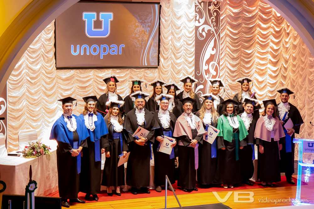 Formandos e Direção da Unopar