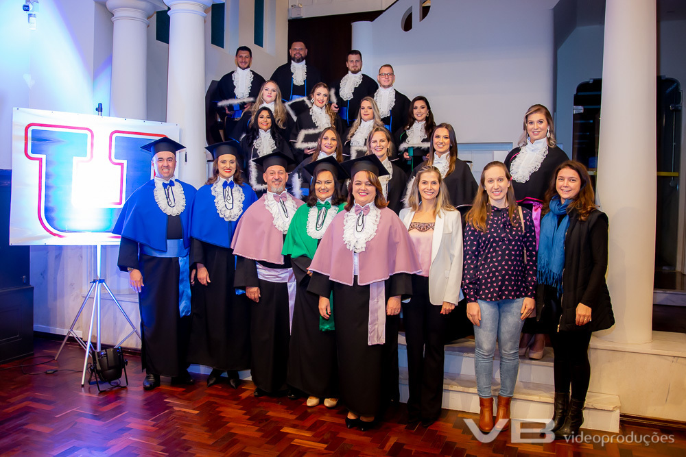 Formandos Unopar Pólo Veranópolis, Guaporé e Bento Gonçalves com direção da Unopar e tutores