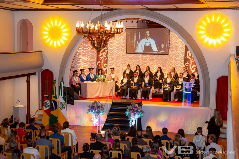 VB Vídeo Produções na Formatura da Unopar, na Casa da Cultura Frei Rovílio Costa em Veranópolis