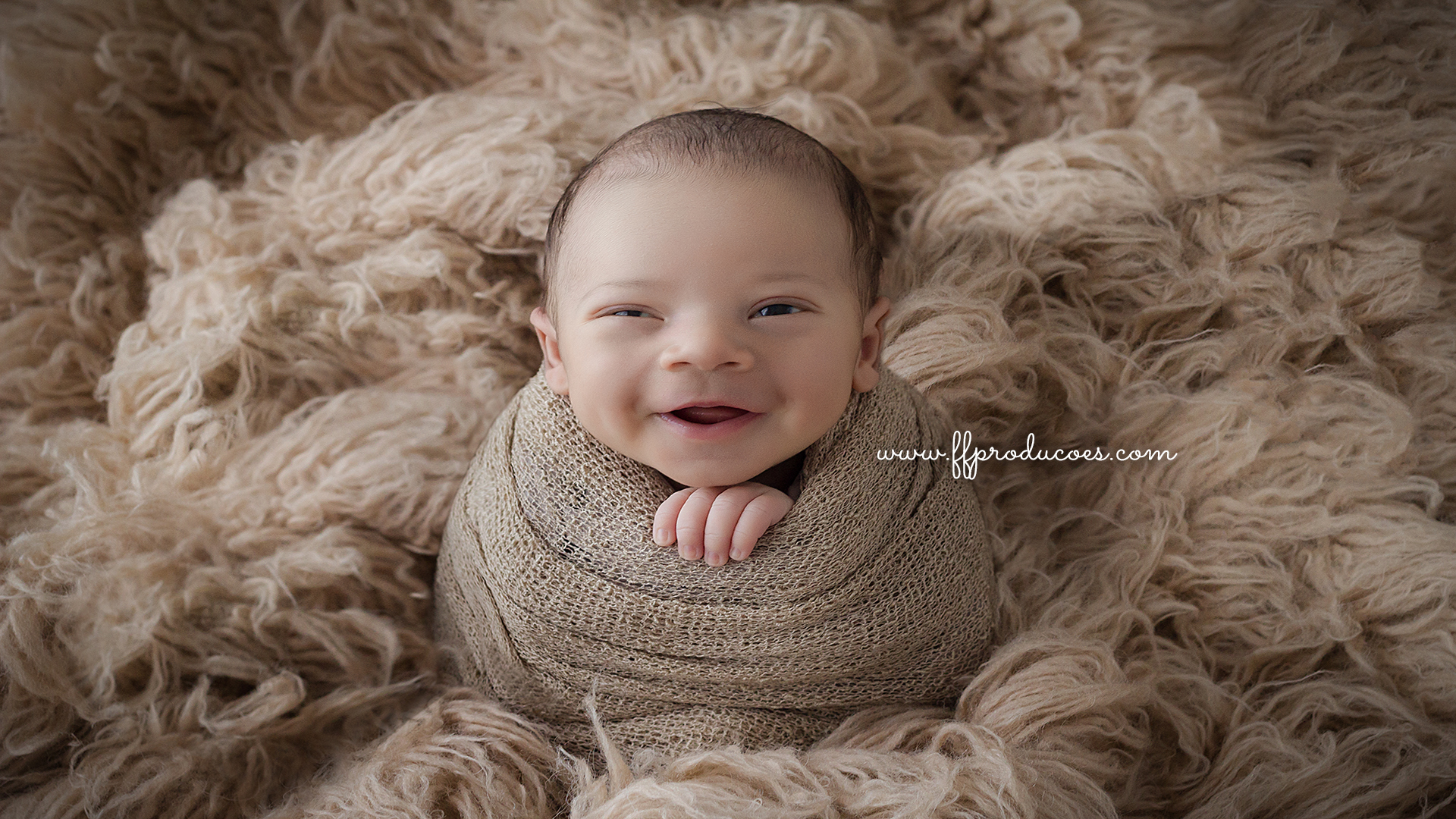 Contate FF Produções - Especialistas em fotografia newborn e família