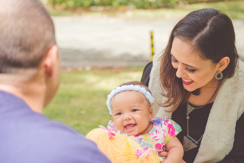 laura sorrindo nas brincadeira do papai