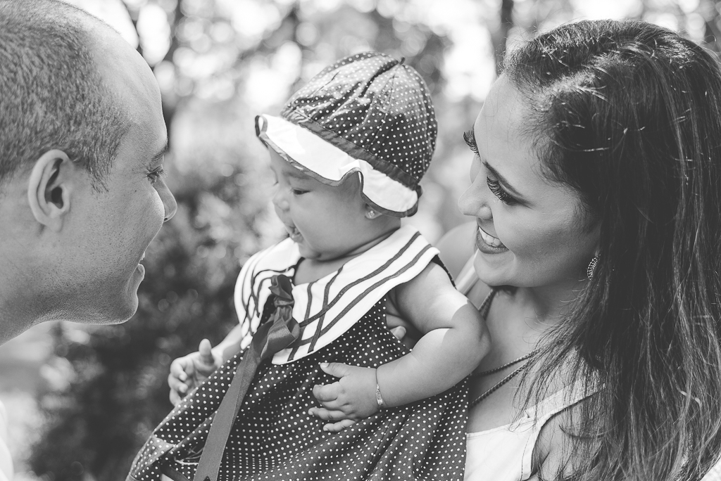 fotografia preto e branco mostrando sorrisos