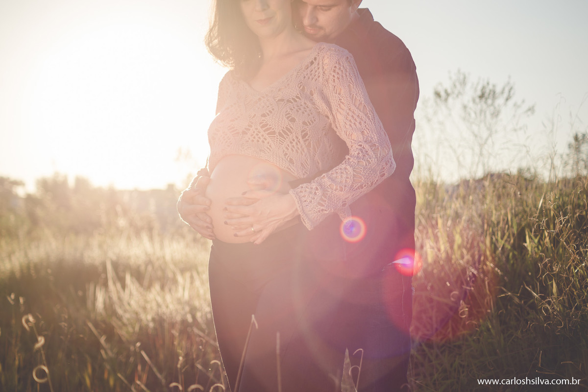 pai e mãe sob a luz do sol