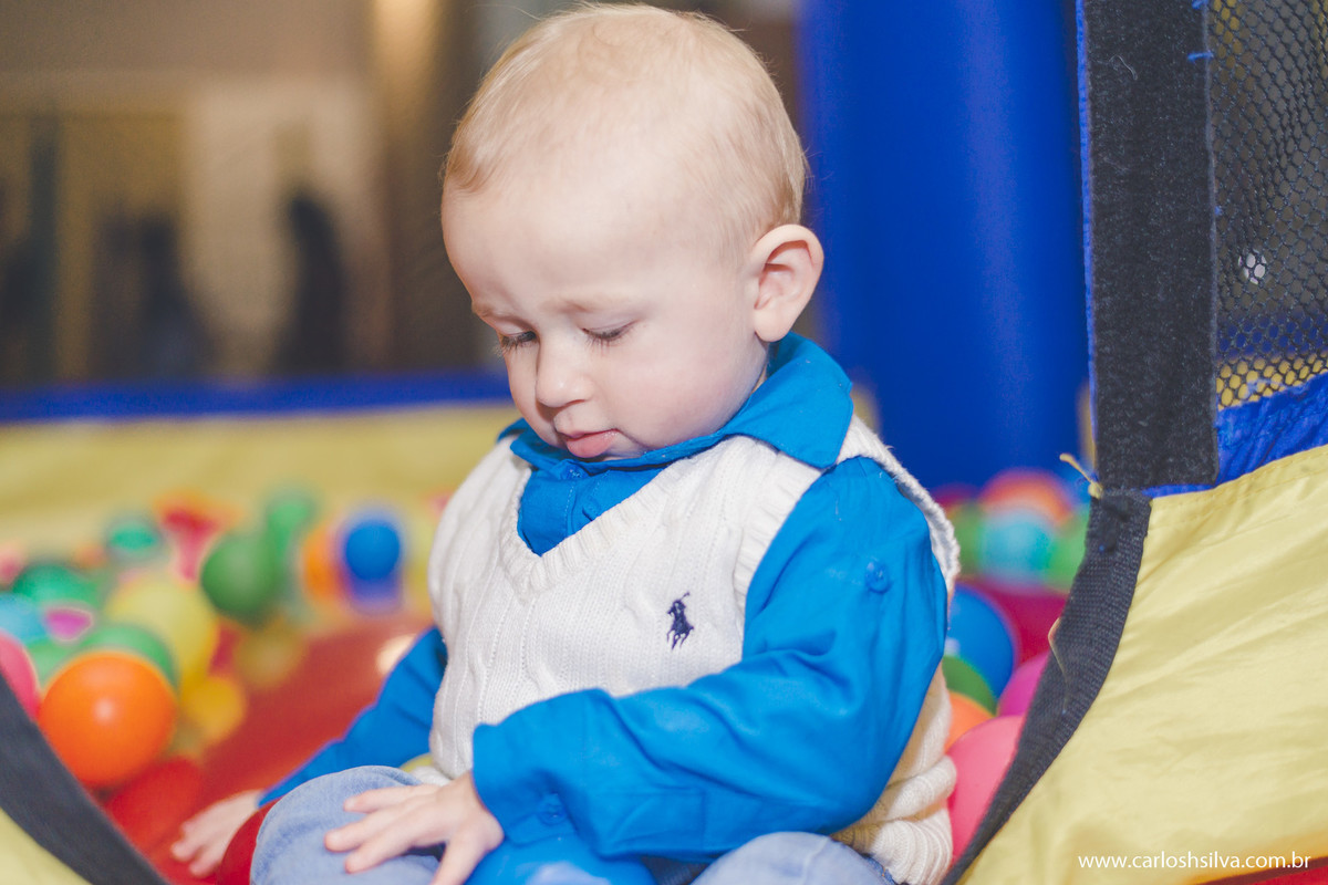 caetano brincando na pscina de bilinha