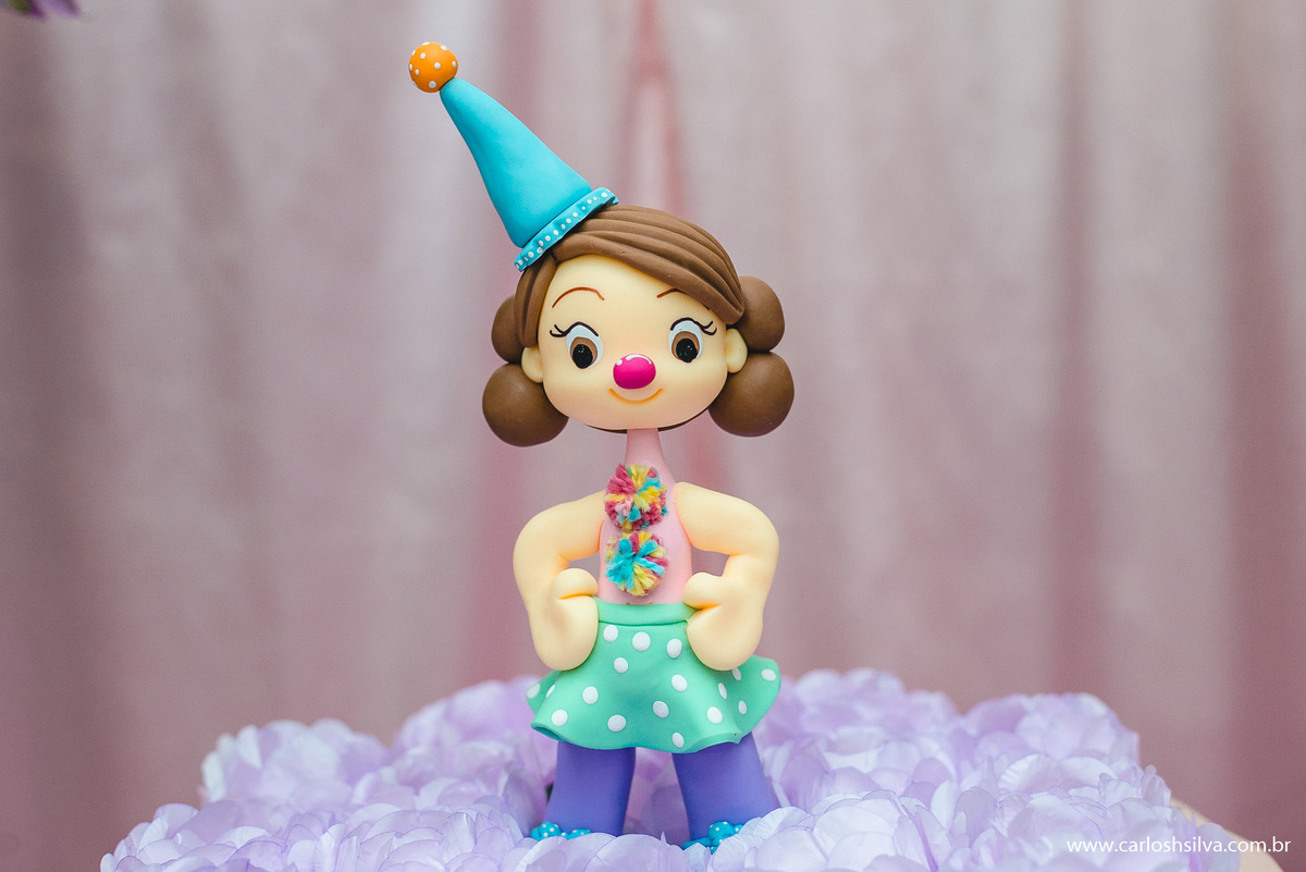 palhacinha a bonequinha da mesa central