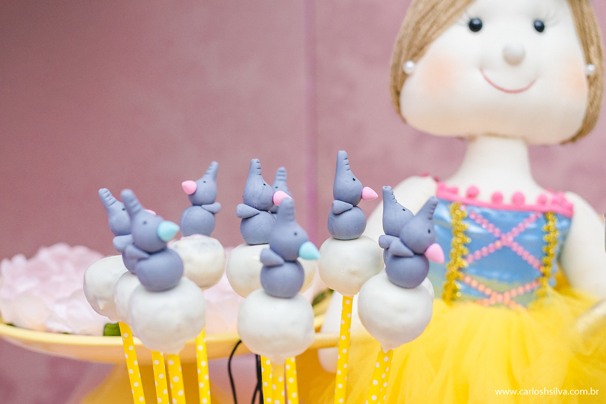 elefantinhos no palito em forma de doce