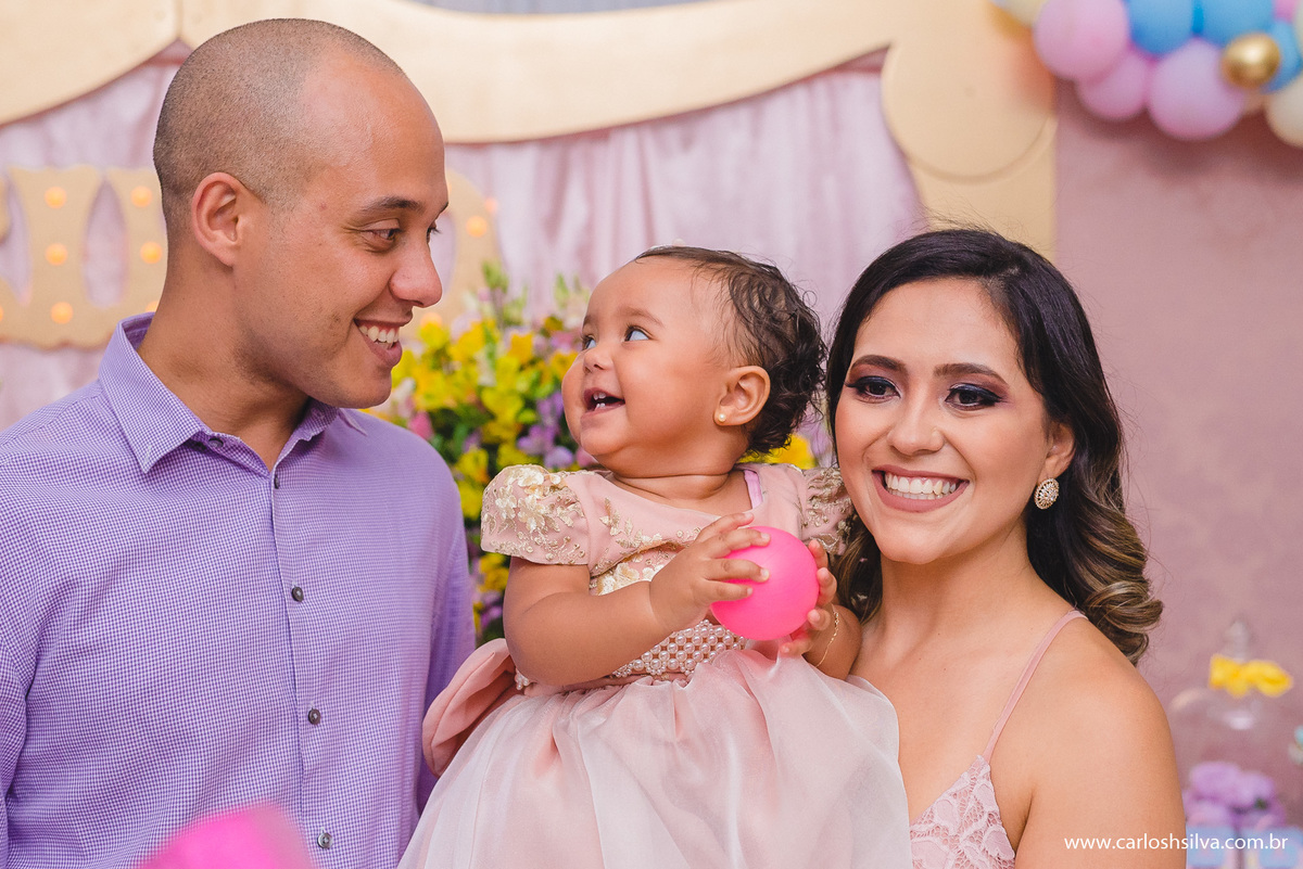 filha olhando para o papai