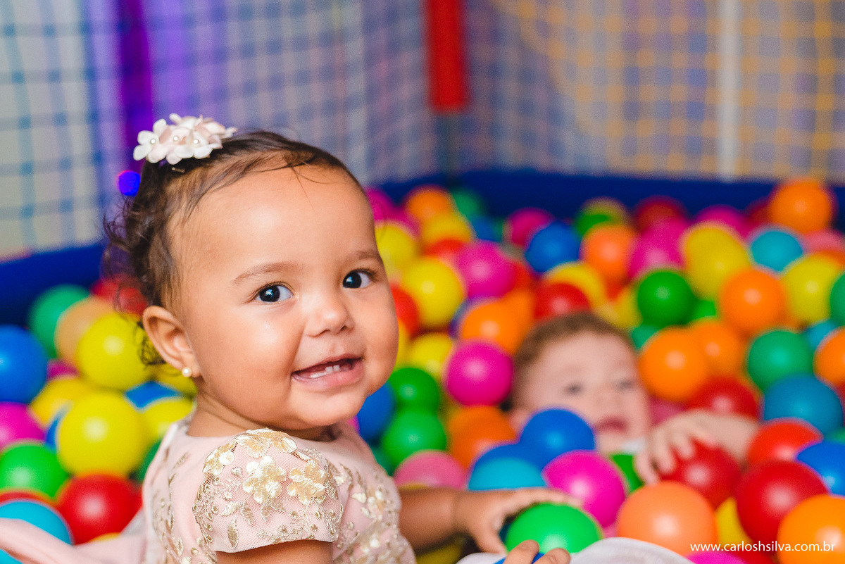 na piscina de bolinha 