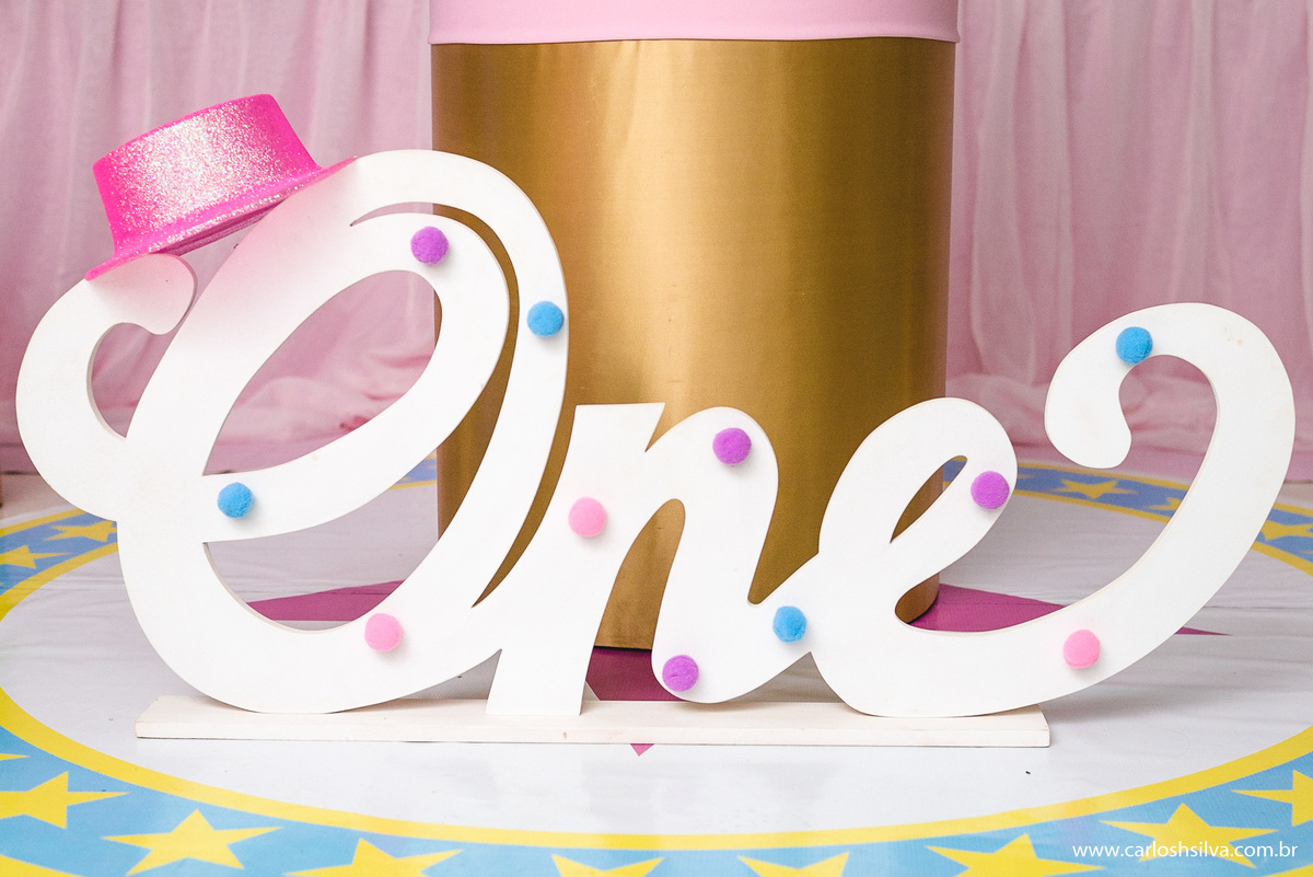 um escrito em inglês na madeira