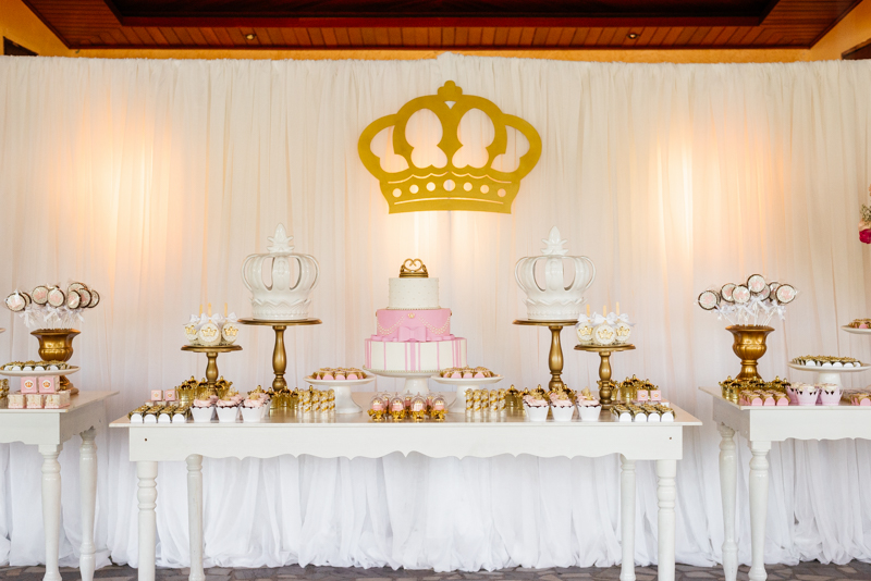 mesa de enfeites e doces