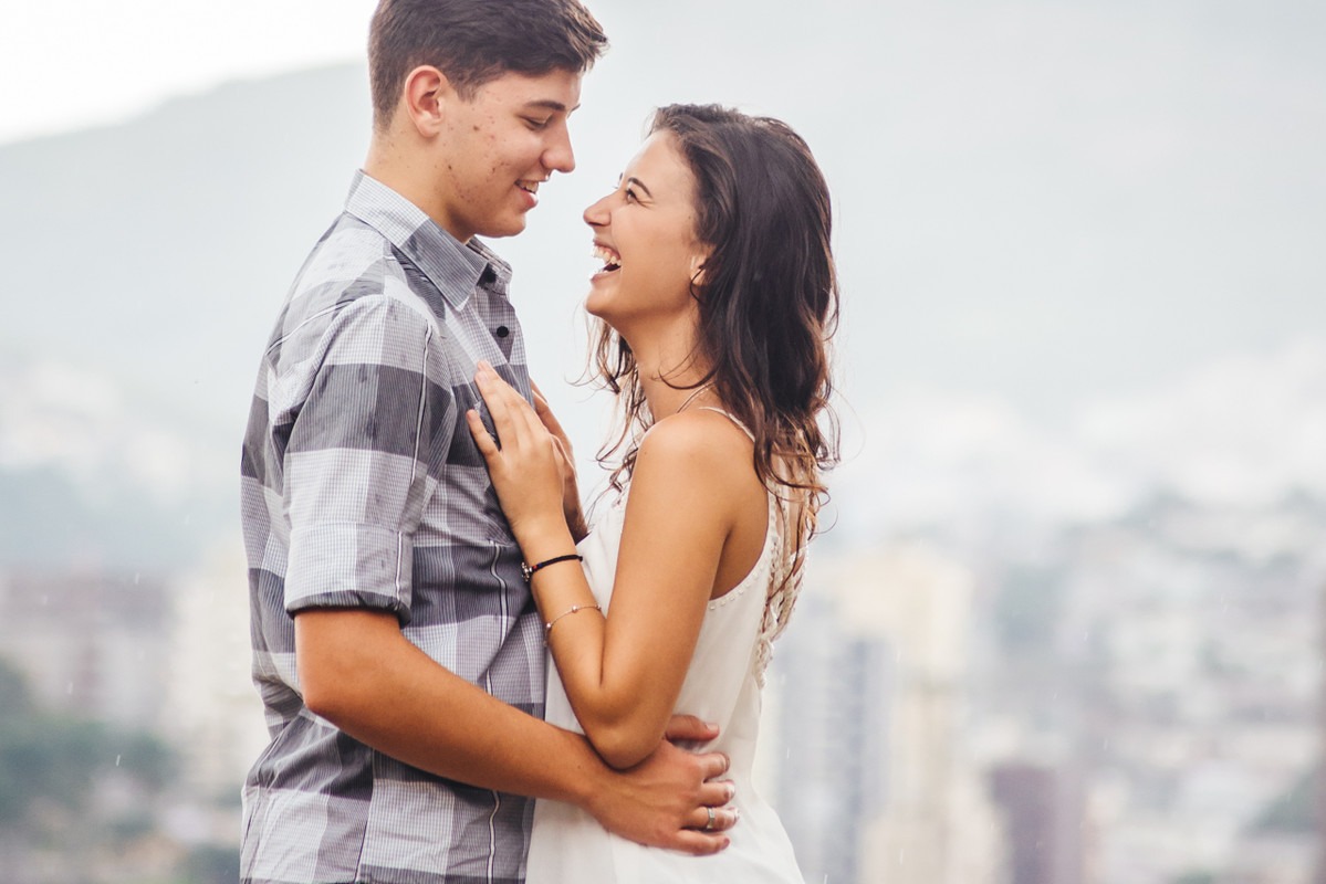 mesmo chovendo há felicidade