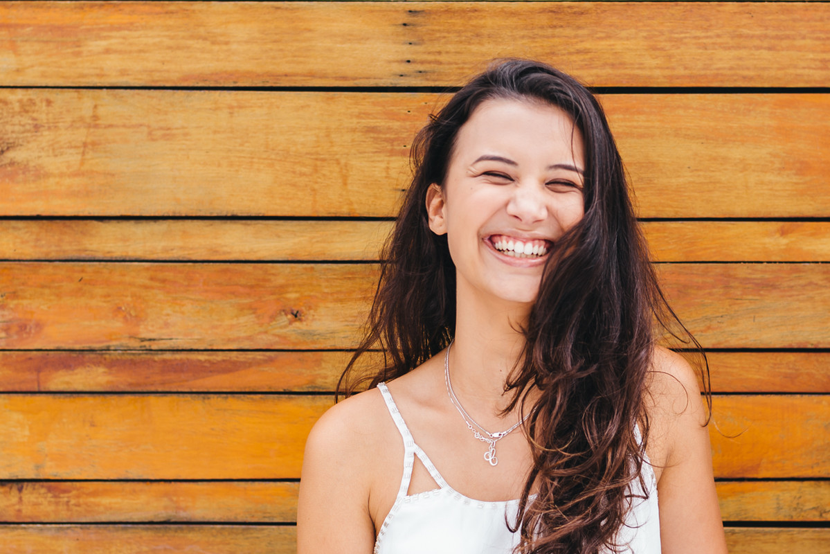 sorriso, felicidade, madeira