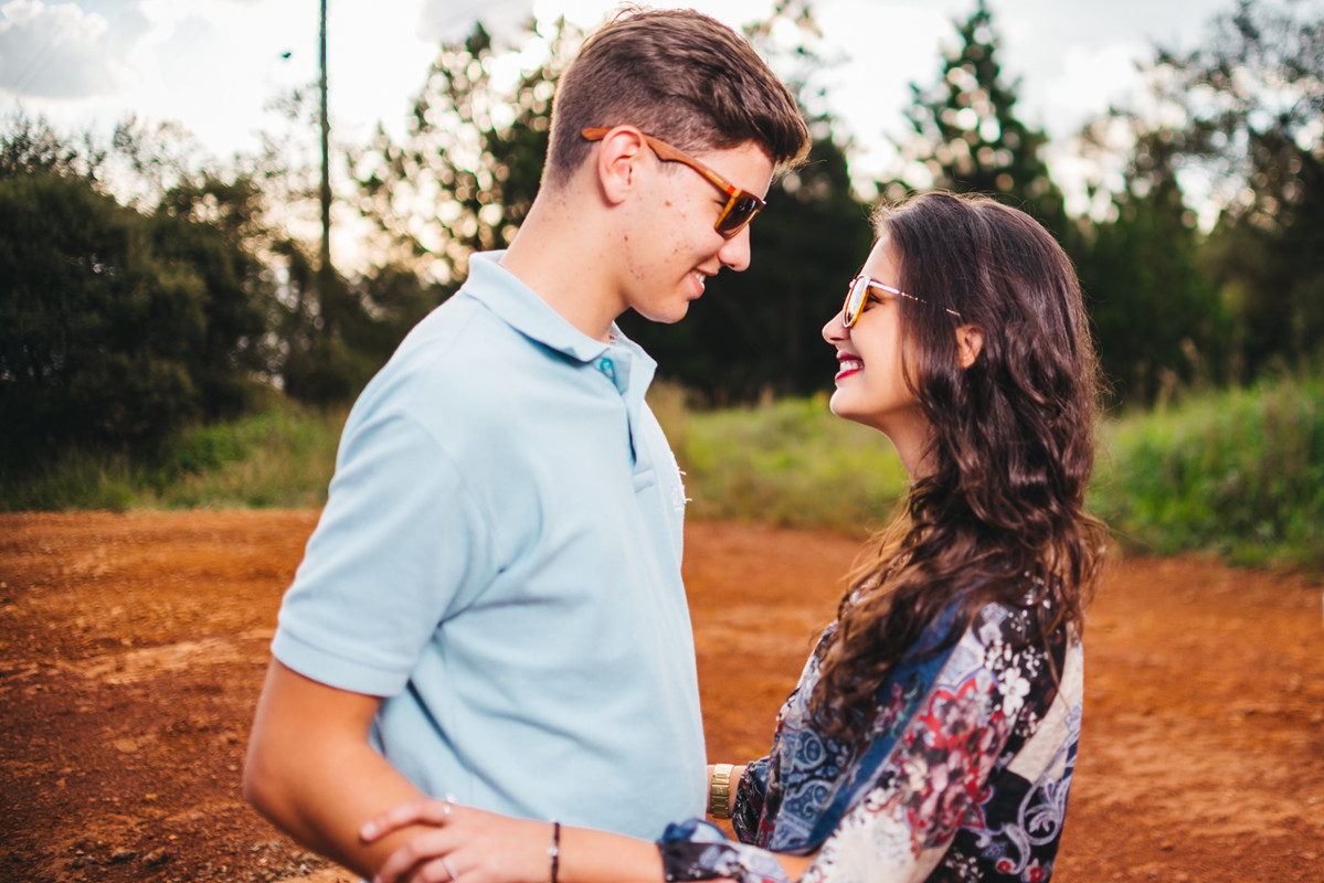 camila e pedro no por do sol