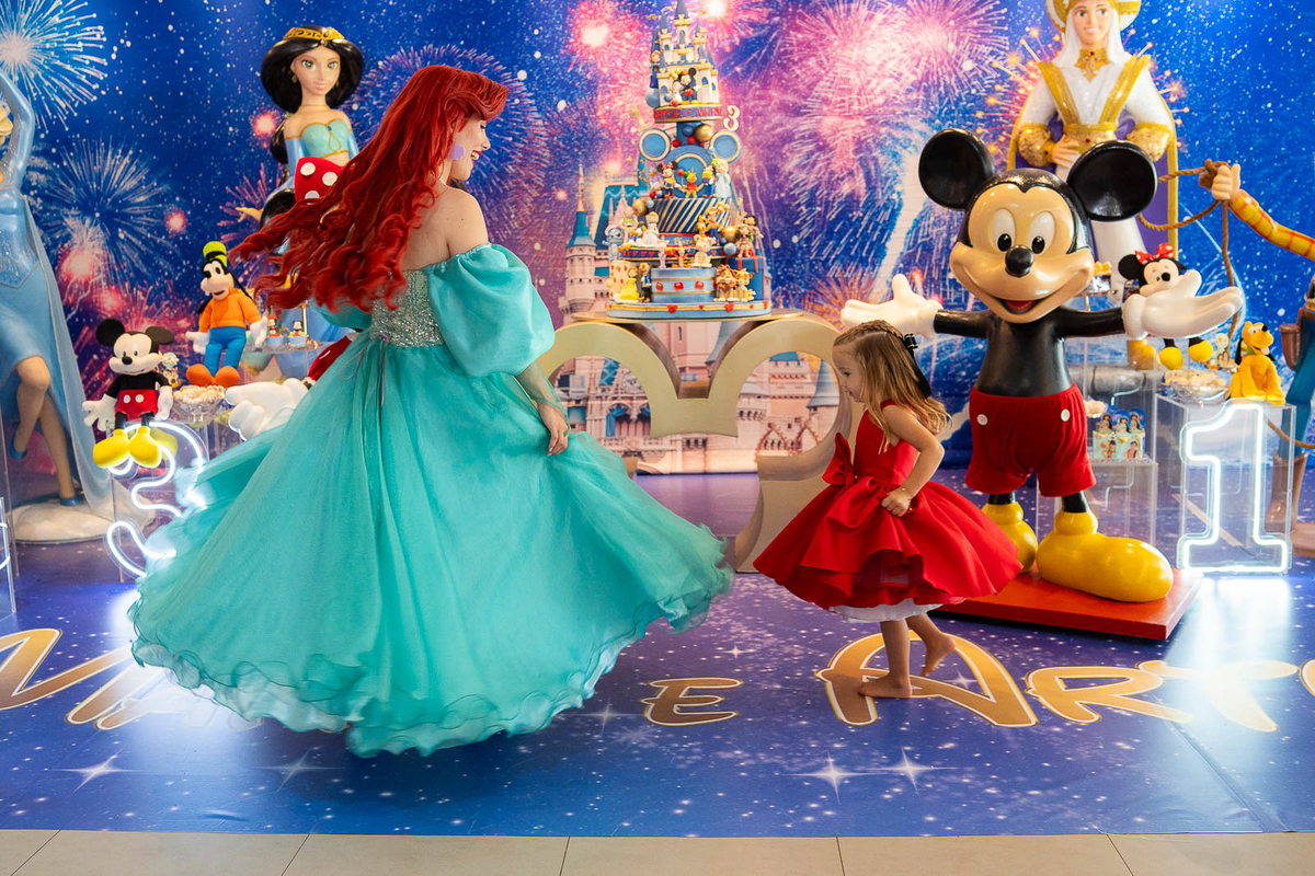 duas princesas se encontrando 