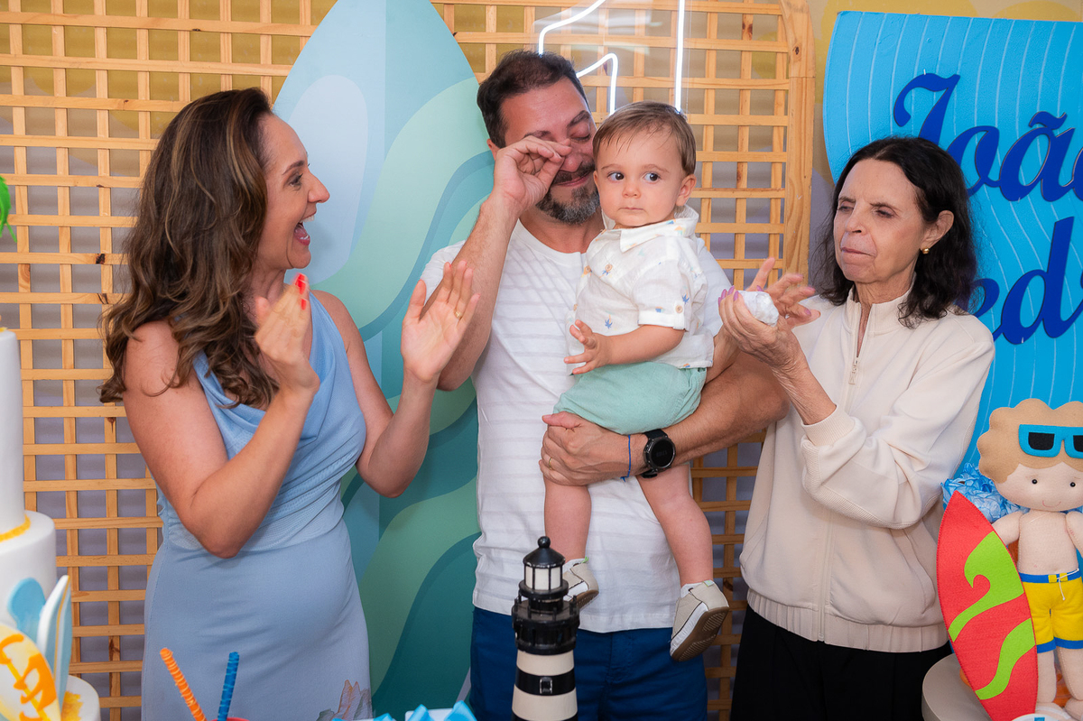 Cantando parabéns para o menino