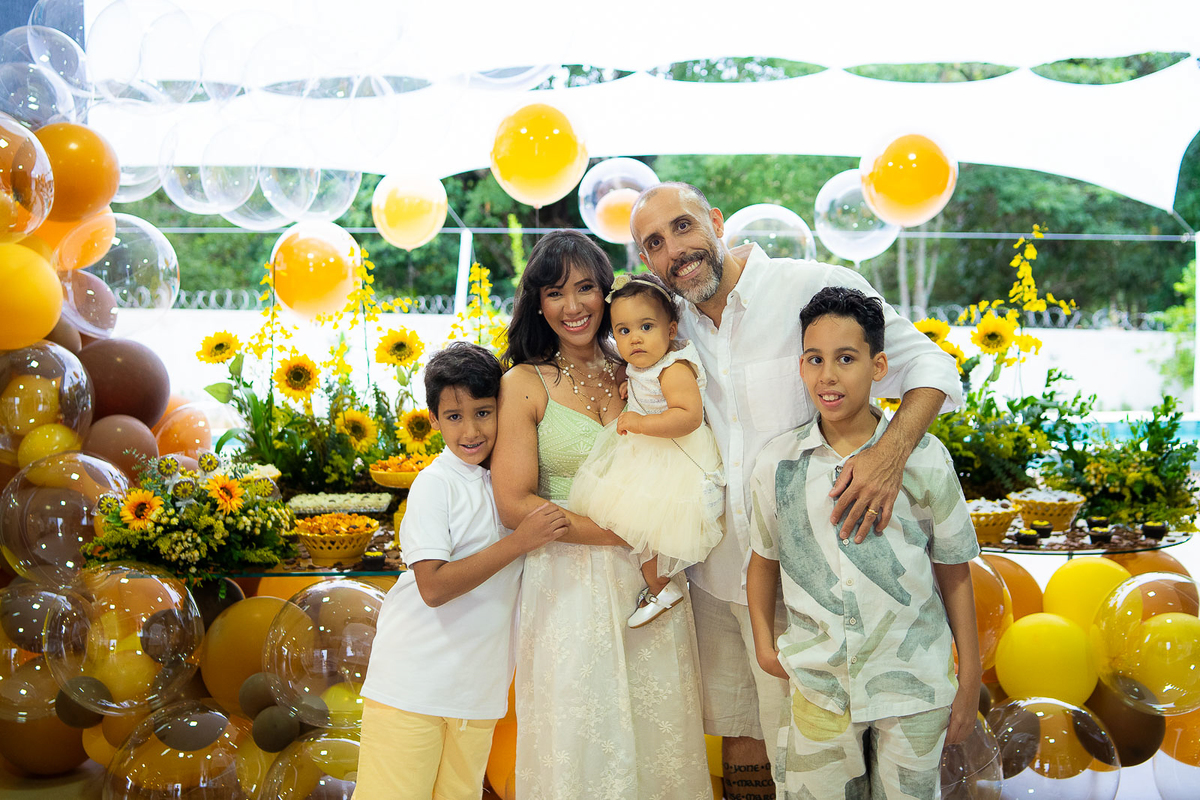 familoia na mesa tema girassol