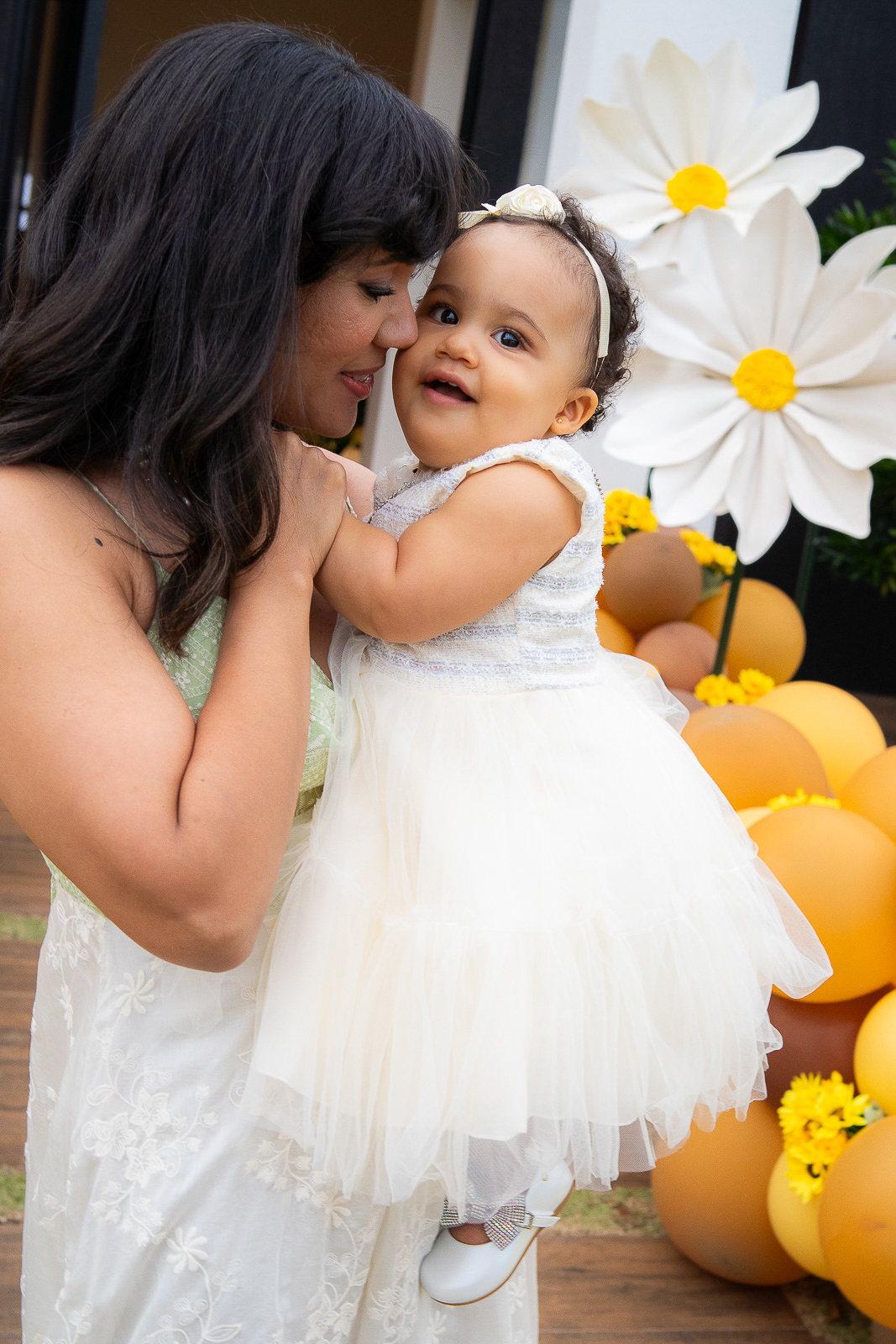 amor de mae e filiha se cheirando