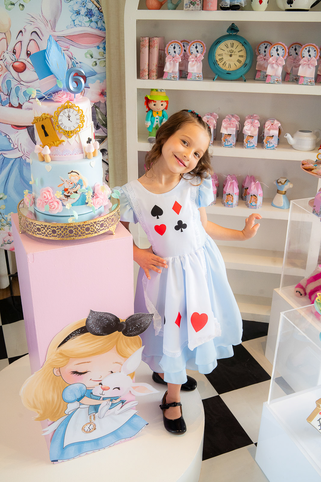 alice na mesa tema alice no pais das maravilhas