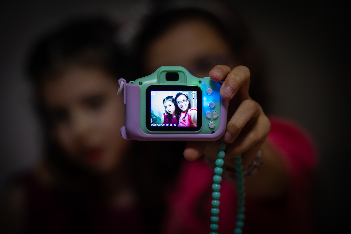 Foto de amigas na mini câmera 