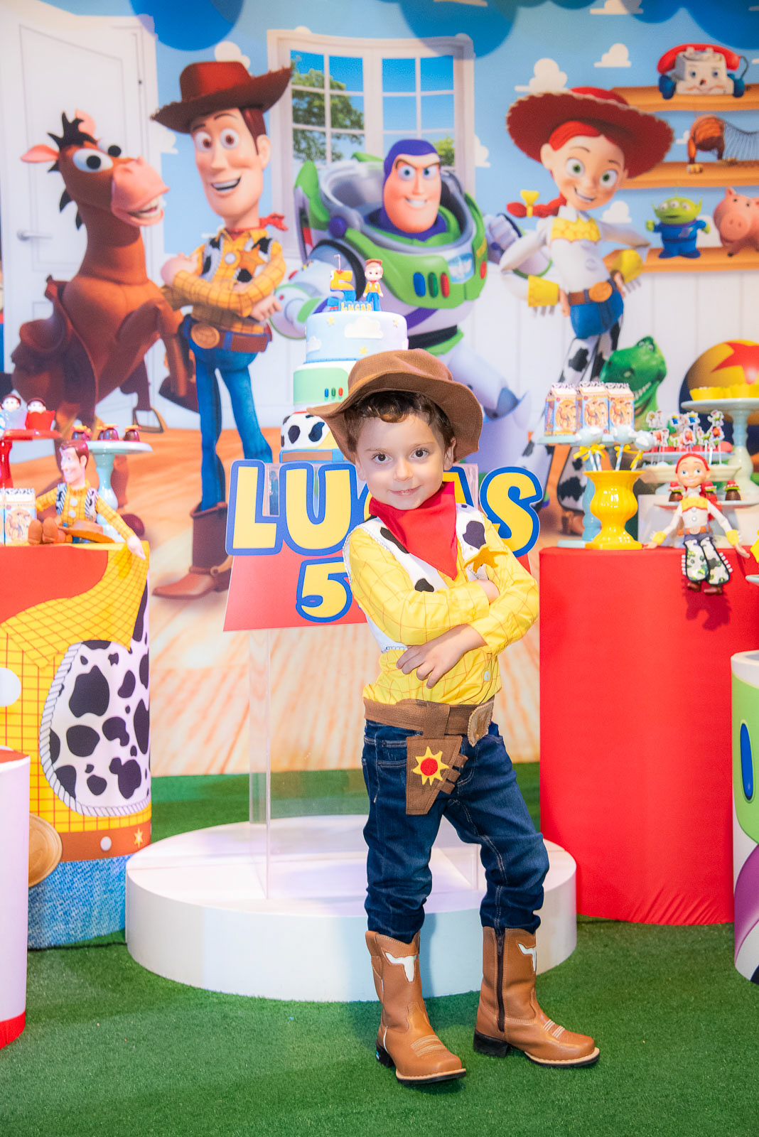 lucas vestido de woody