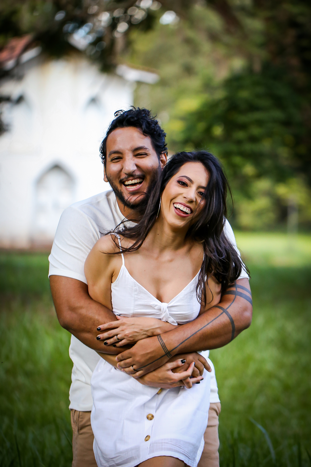 pre-wedding-ensaio-casal-namorados-retrato-fotografo-casamento-studio-externas-floresta-do-lobo-daniel-custodio-fotografias-foto-por-do-sol-natureza-uberlandia-cerimonia-mini-sorriso-make-noiva-noivo-criativo-amor-love-civil-aliança-anel-vestido-buque-