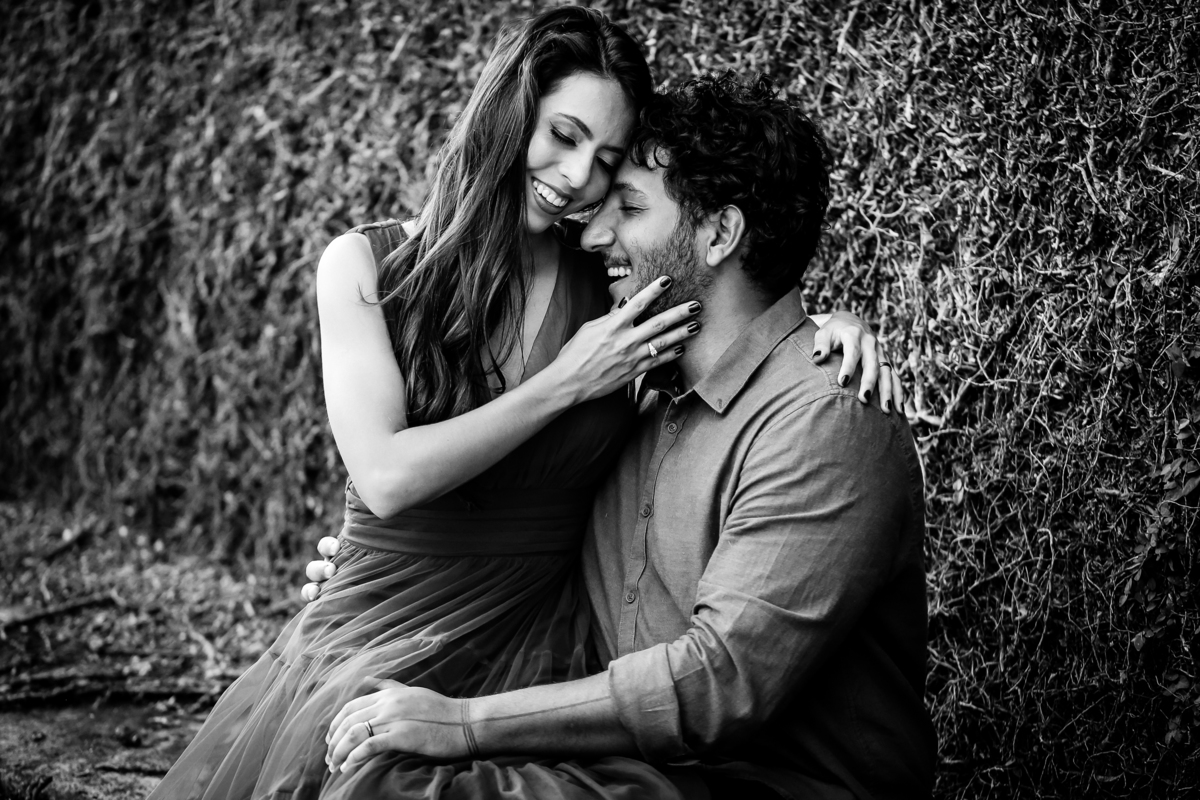 pre-wedding-ensaio-casal-namorados-retrato-fotografo-casamento-studio-externas-floresta-do-lobo-daniel-custodio-fotografias-foto-por-do-sol-natureza-uberlandia-cerimonia-mini-sorriso-make-noiva-noivo-criativo-amor-love-civil-aliança-anel-vestido-buque-