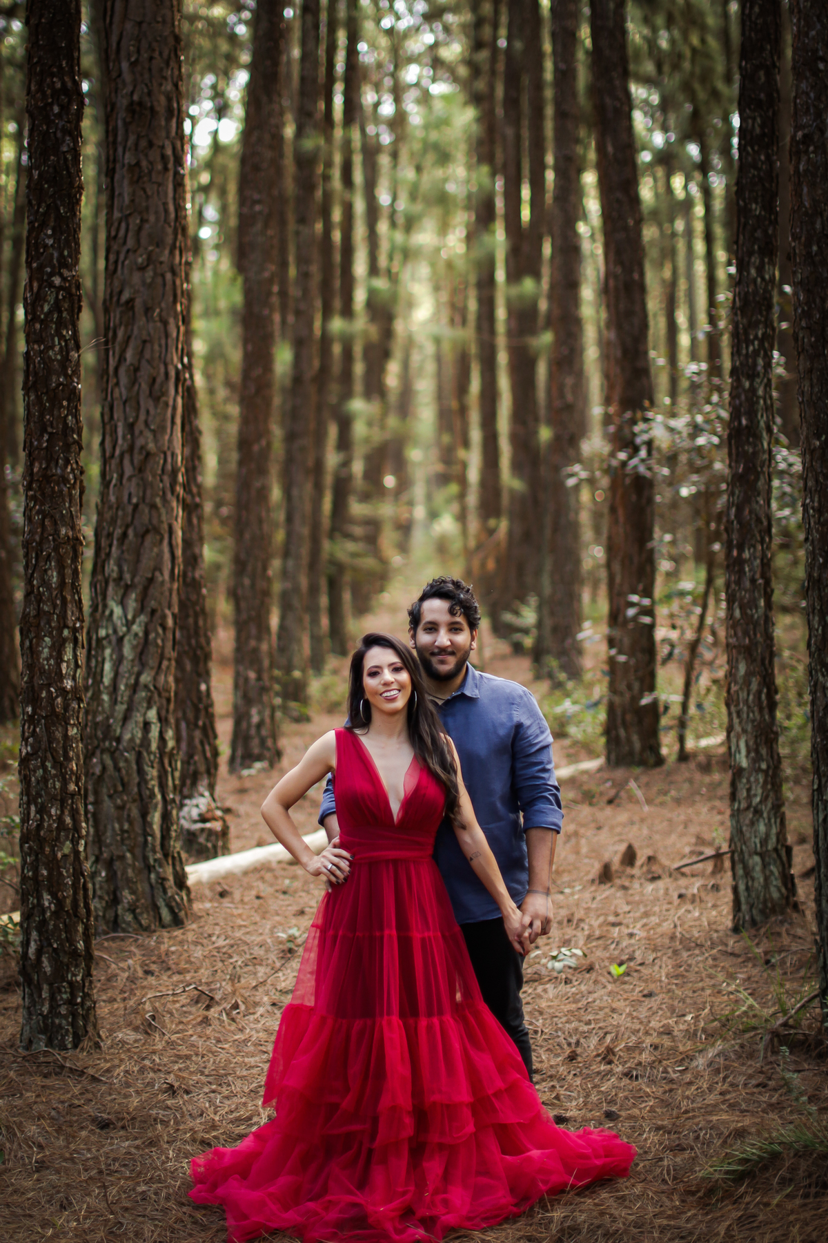 pre-wedding-ensaio-casal-namorados-retrato-fotografo-casamento-studio-externas-floresta-do-lobo-daniel-custodio-fotografias-foto-por-do-sol-natureza-uberlandia-cerimonia-mini-sorriso-make-noiva-noivo-criativo-amor-love-civil-aliança-anel-vestido-buque-