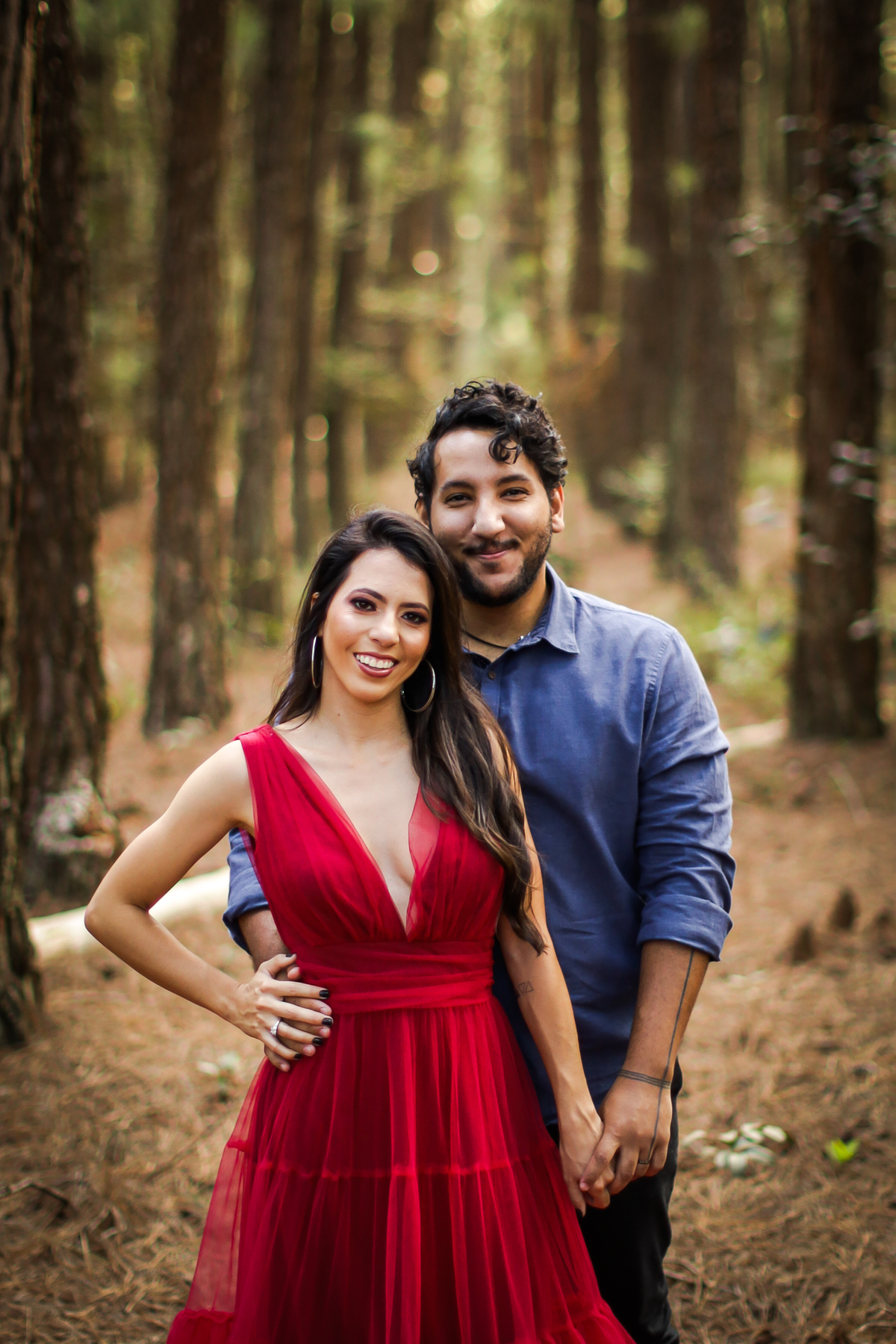 pre-wedding-ensaio-casal-namorados-retrato-fotografo-casamento-studio-externas-floresta-do-lobo-daniel-custodio-fotografias-foto-por-do-sol-natureza-uberlandia-cerimonia-mini-sorriso-make-noiva-noivo-criativo-amor-love-civil-aliança-anel-vestido-buque-