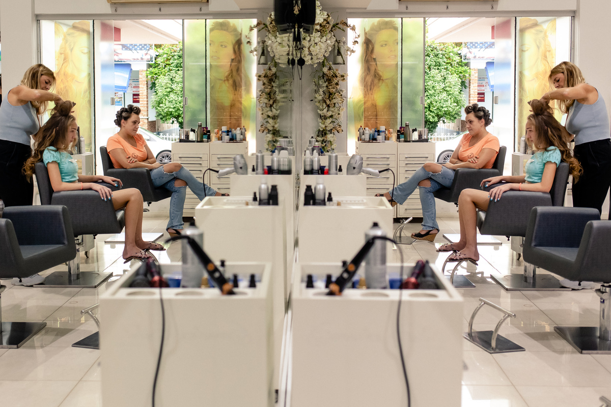 debutante fazendo o cabelo