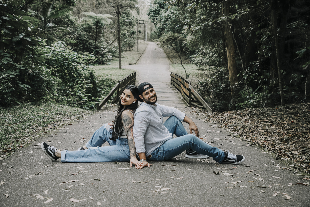 Casal na natureza