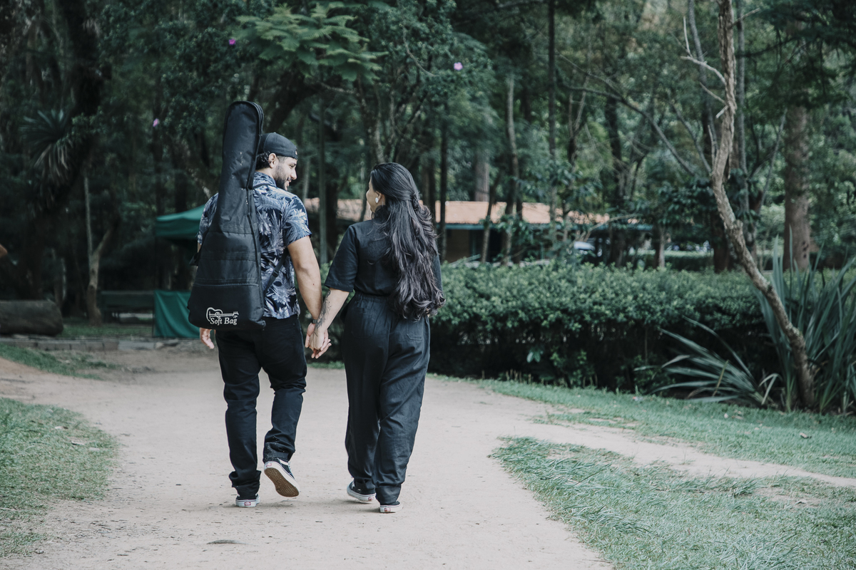 Casal com violão