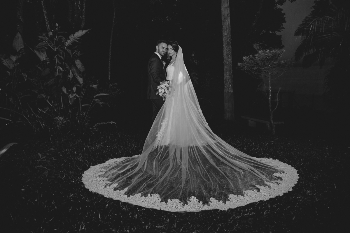 Casal posando para foto